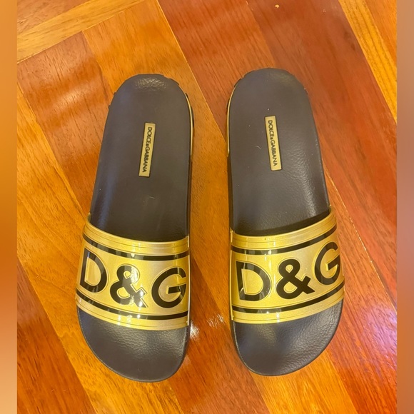 Dolce & Gabbana Unisex Slip on Sandals, New black and gold color size 9 US/42EU. - Picture 1 of 7
